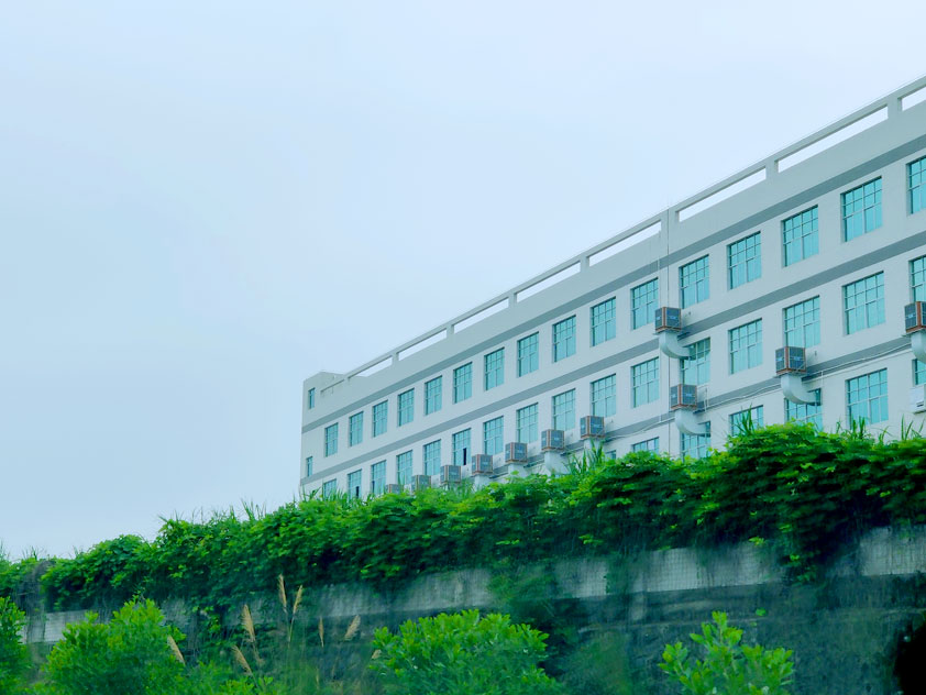 高速公路旁安裝的環(huán)?？照{(diào)-(2).jpg