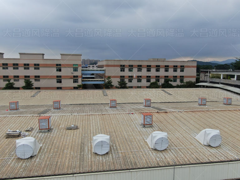 夏季炎熱，大型廠房通風(fēng)降溫設(shè)備怎么選擇呢？