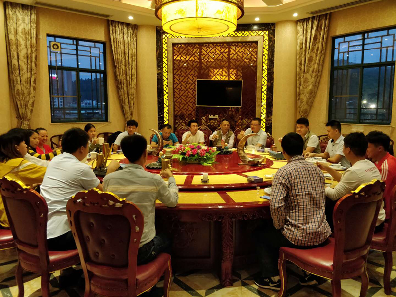 齊心協(xié)力，為公司的未來再創(chuàng)輝煌！